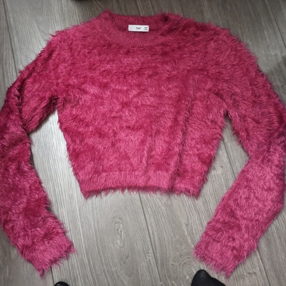 TNA Tops - Worn once fuzzy pink TNA crop sweater size xxs perfect condition